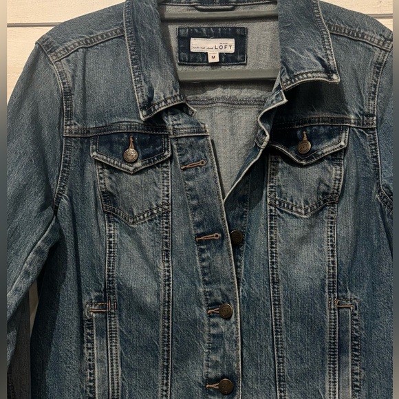 LOFT Classic Denim Jean Jacket in size medium. Great condition! - Picture 6 of 12